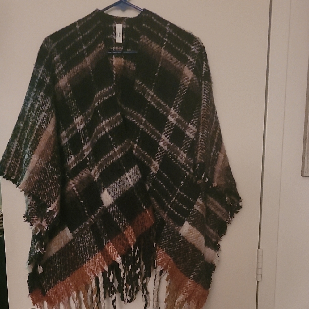 Jenni Checkered Knit Open Poncho With Pockets.